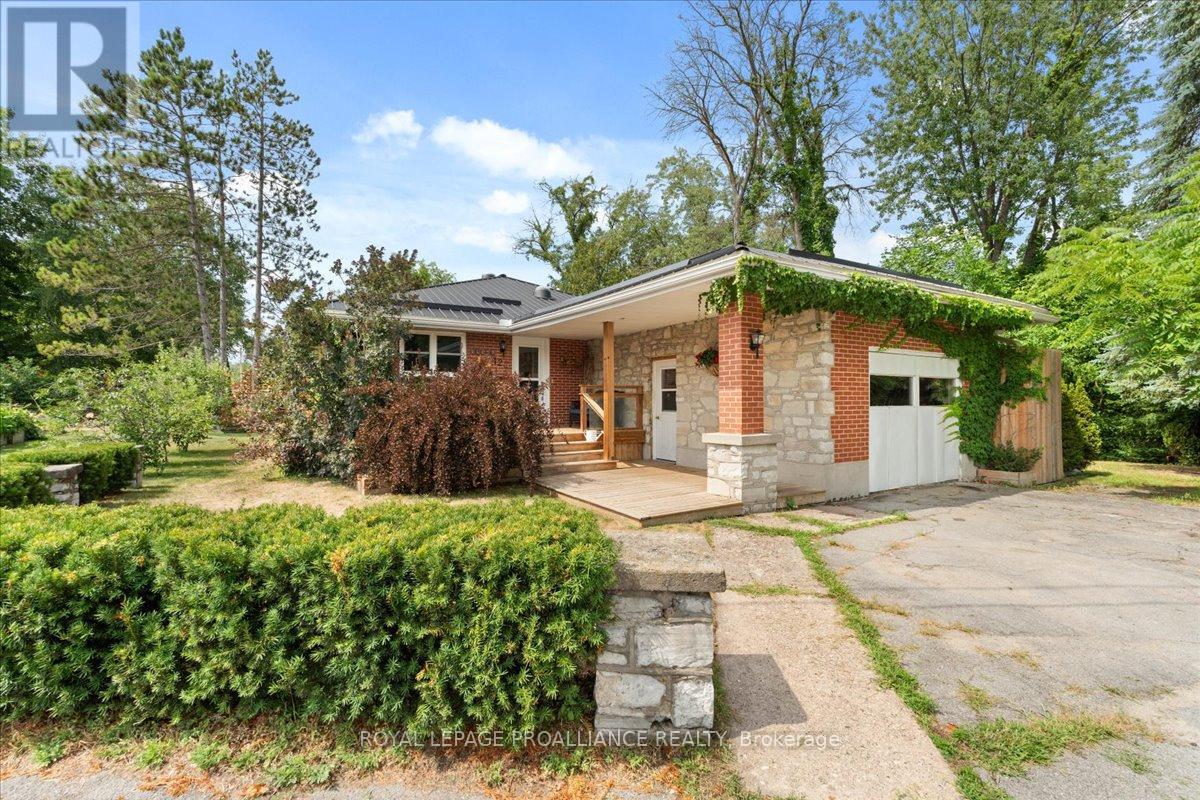 122 SPRING STREET E, Tweed, Ontario