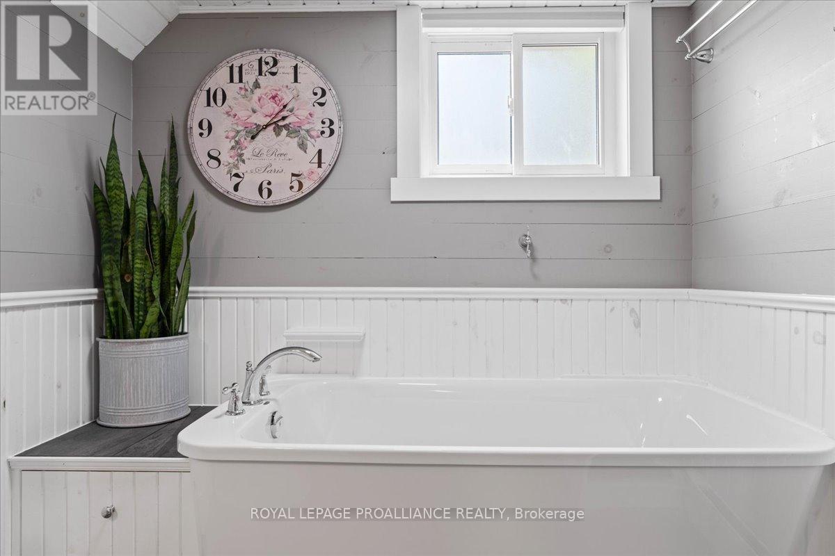 122 Spring Street E, Tweed, Ontario  K0K 3J0 - Photo 32 - X12344790