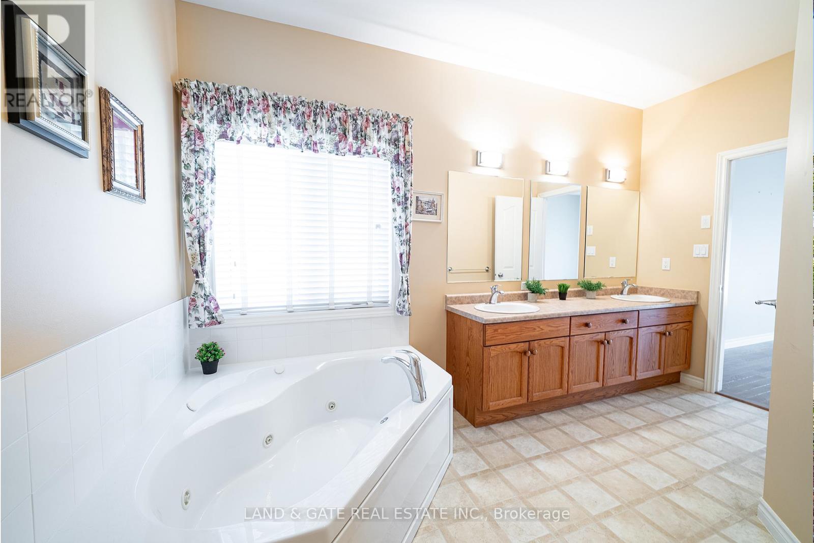 58 Elmdale Drive, Prince Edward County, Ontario  K0K 3L0 - Photo 19 - X12345962