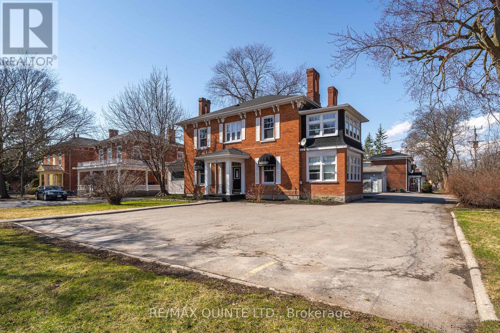 156 Bridge Street E, Belleville, Ontario  K8N 1M9 - Photo 2 - X12347807