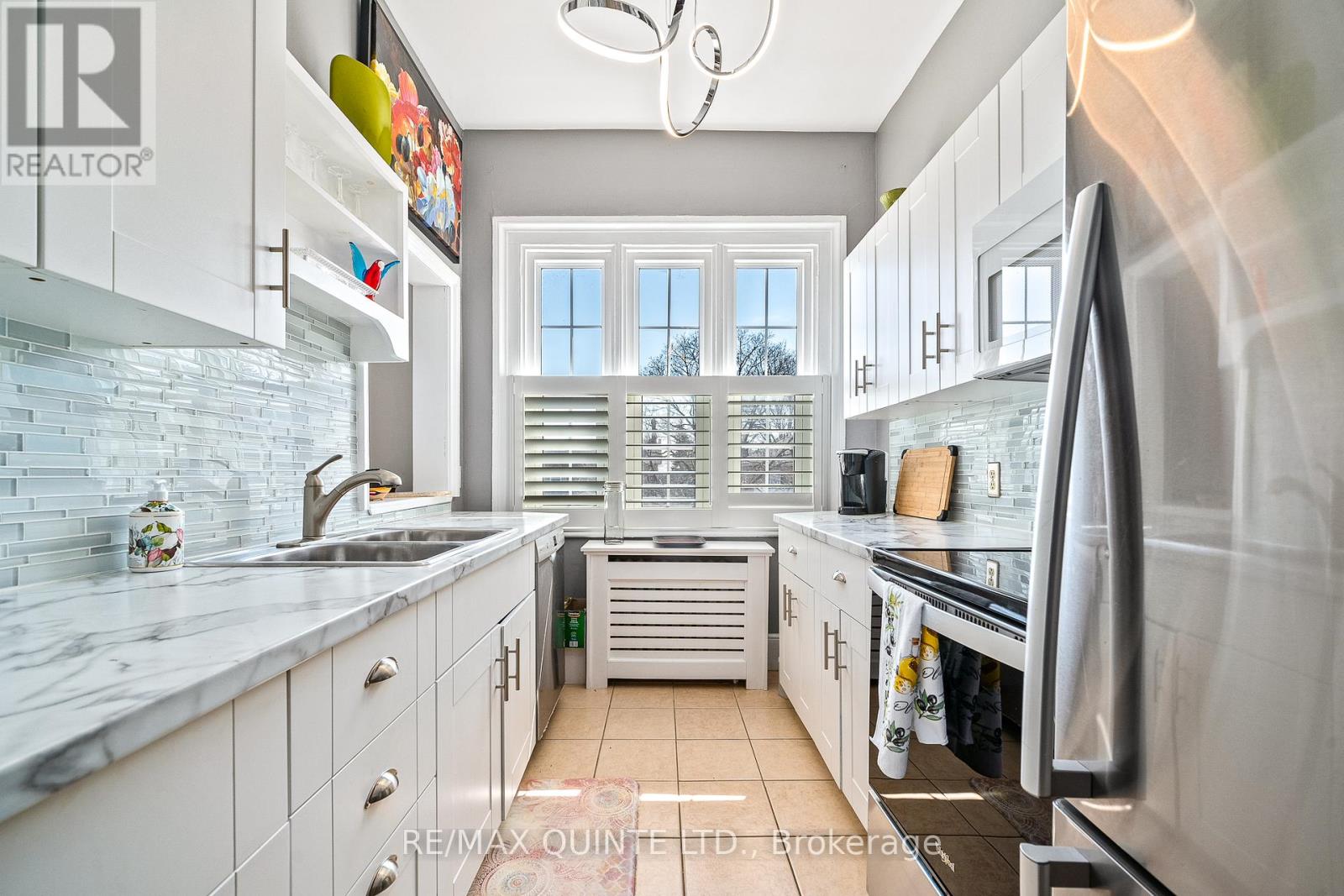 156 Bridge Street E, Belleville, Ontario  K8N 1M9 - Photo 3 - X12347807