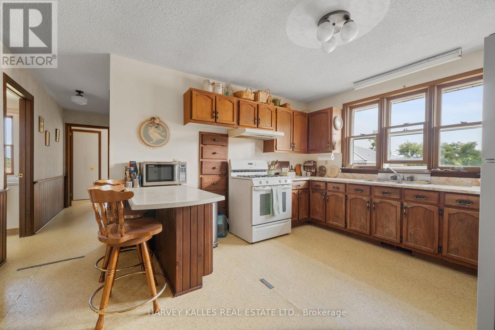 130 Easterbrook Road, Prince Edward County, Ontario  K0K 1P0 - Photo 16 - X12348208