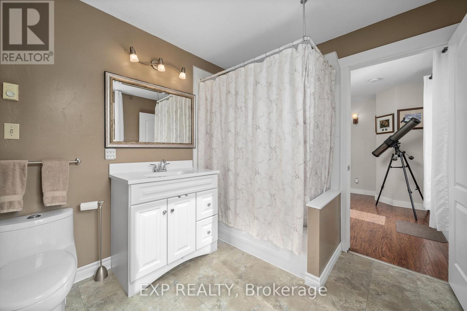 17682 Loyalist Parkway, Prince Edward County, Ontario  K0K 3L0 - Photo 24 - X12350146