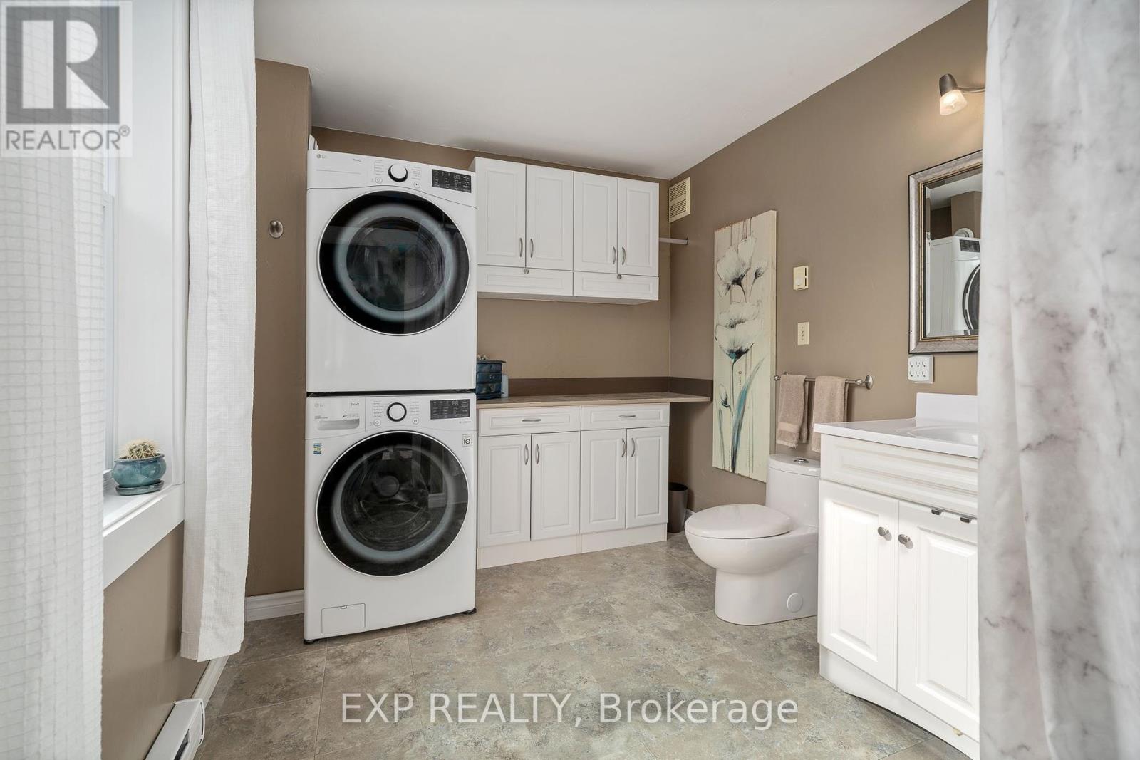 17682 Loyalist Parkway, Prince Edward County, Ontario  K0K 3L0 - Photo 25 - X12350146