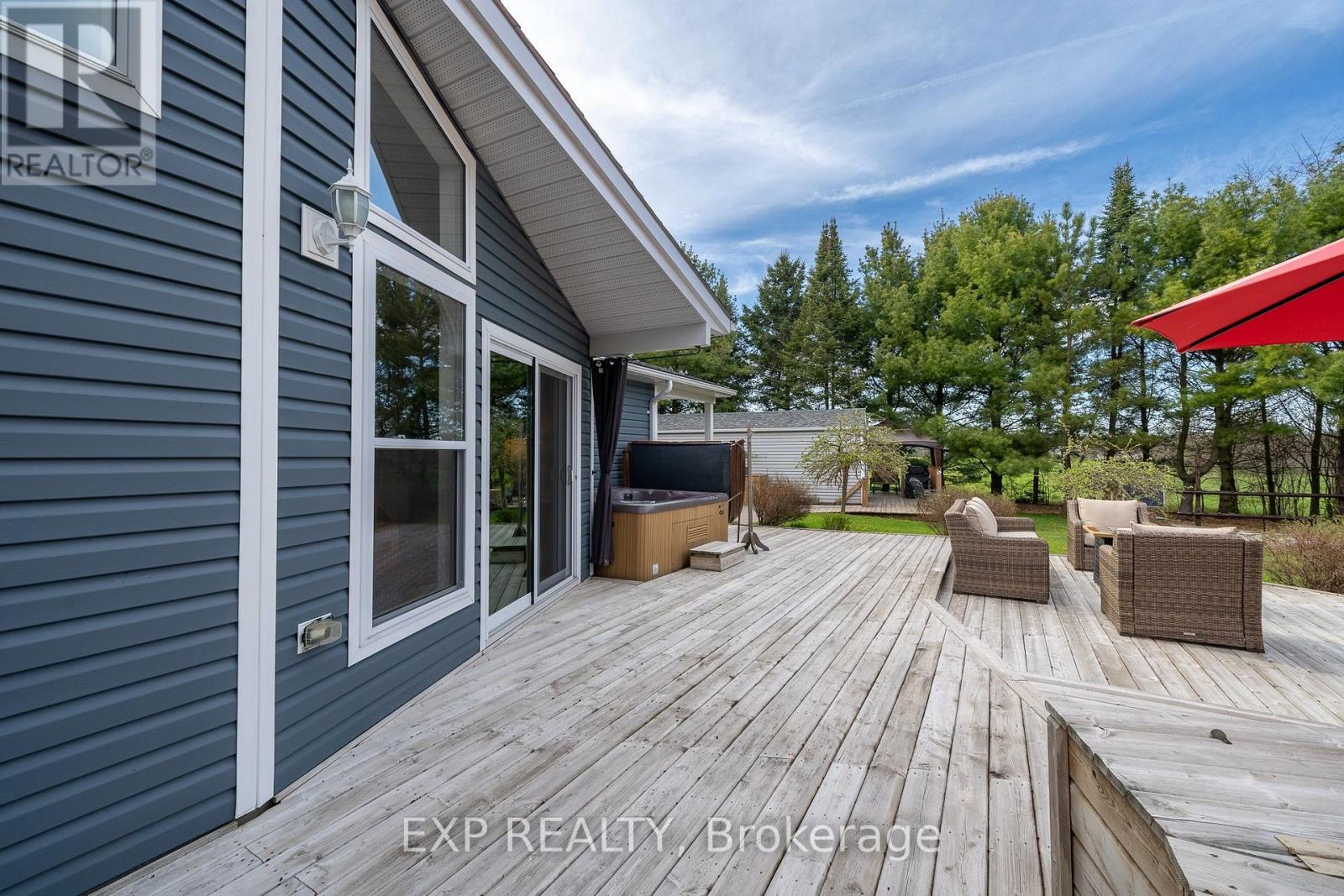 17682 Loyalist Parkway, Prince Edward County, Ontario  K0K 3L0 - Photo 32 - X12350146