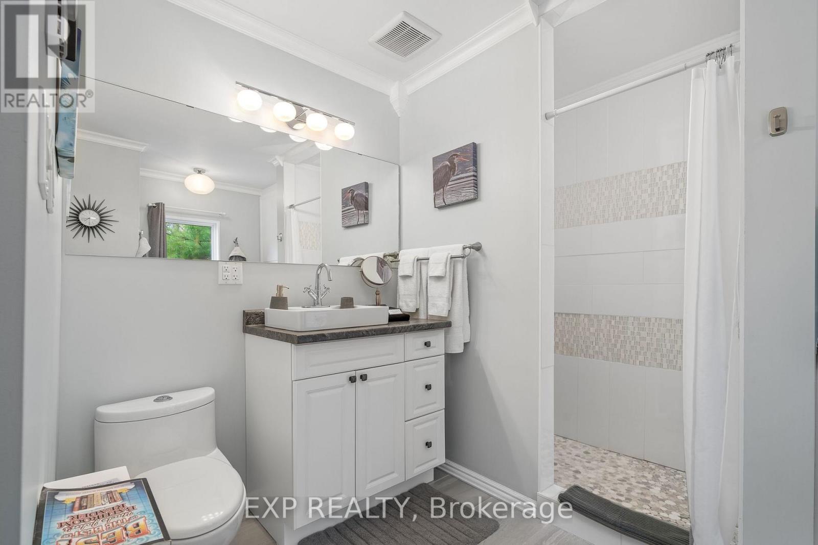 17682 Loyalist Parkway, Prince Edward County, Ontario  K0K 3L0 - Photo 45 - X12350146