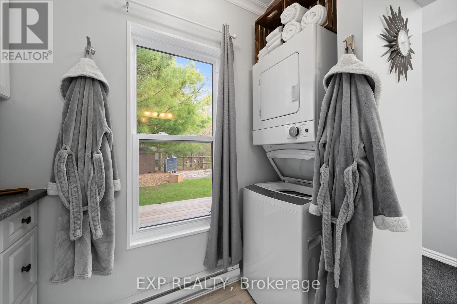 17682 Loyalist Parkway, Prince Edward County, Ontario  K0K 3L0 - Photo 46 - X12350146