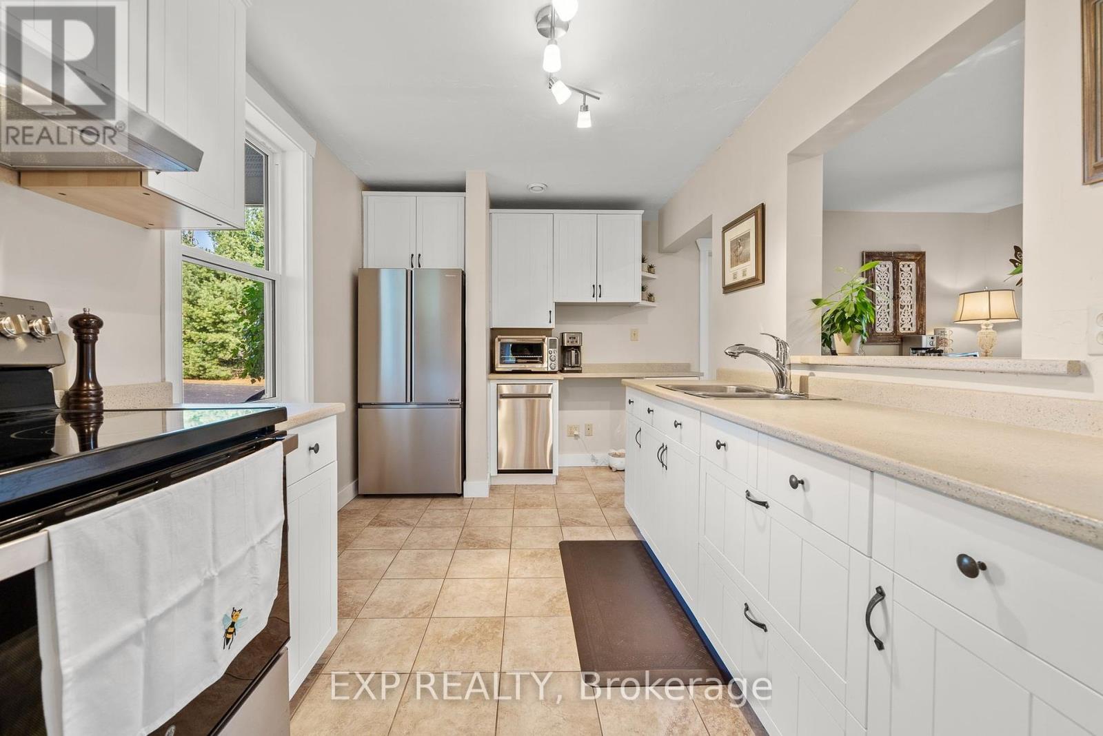 17682 Loyalist Parkway, Prince Edward County, Ontario  K0K 3L0 - Photo 8 - X12350146