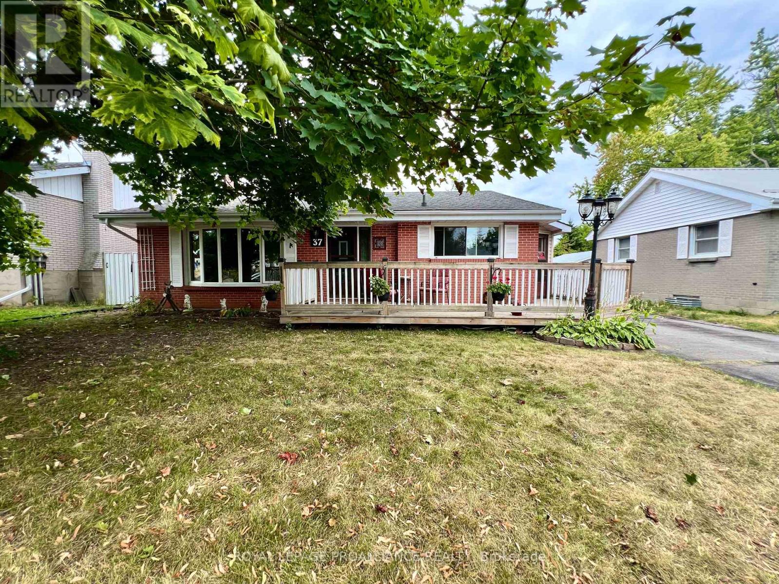 37 BONGARD CRESCENT, Belleville, Ontario