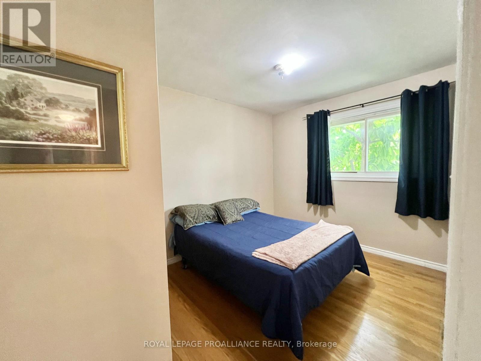 37 Bongard Crescent, Belleville, Ontario  K8P 2L4 - Photo 11 - X12353440