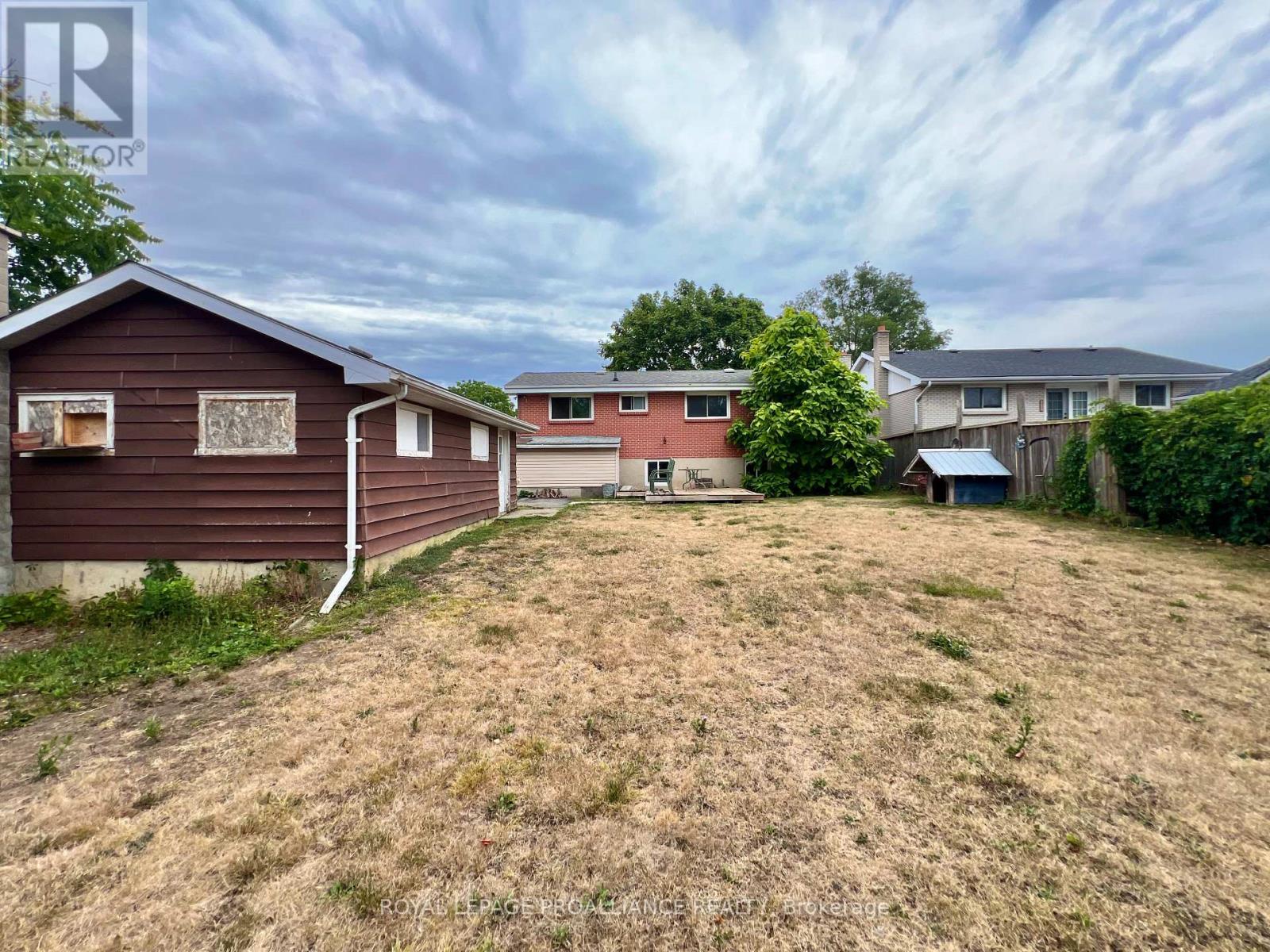 37 Bongard Crescent, Belleville, Ontario  K8P 2L4 - Photo 20 - X12353440