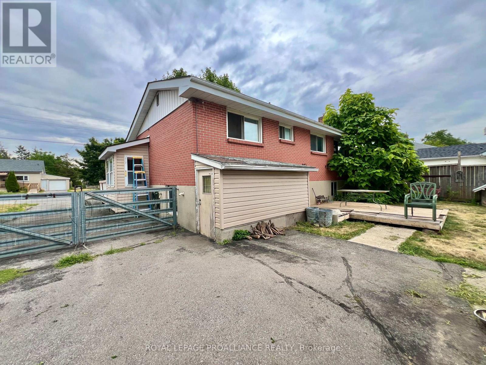 37 Bongard Crescent, Belleville, Ontario  K8P 2L4 - Photo 24 - X12353440