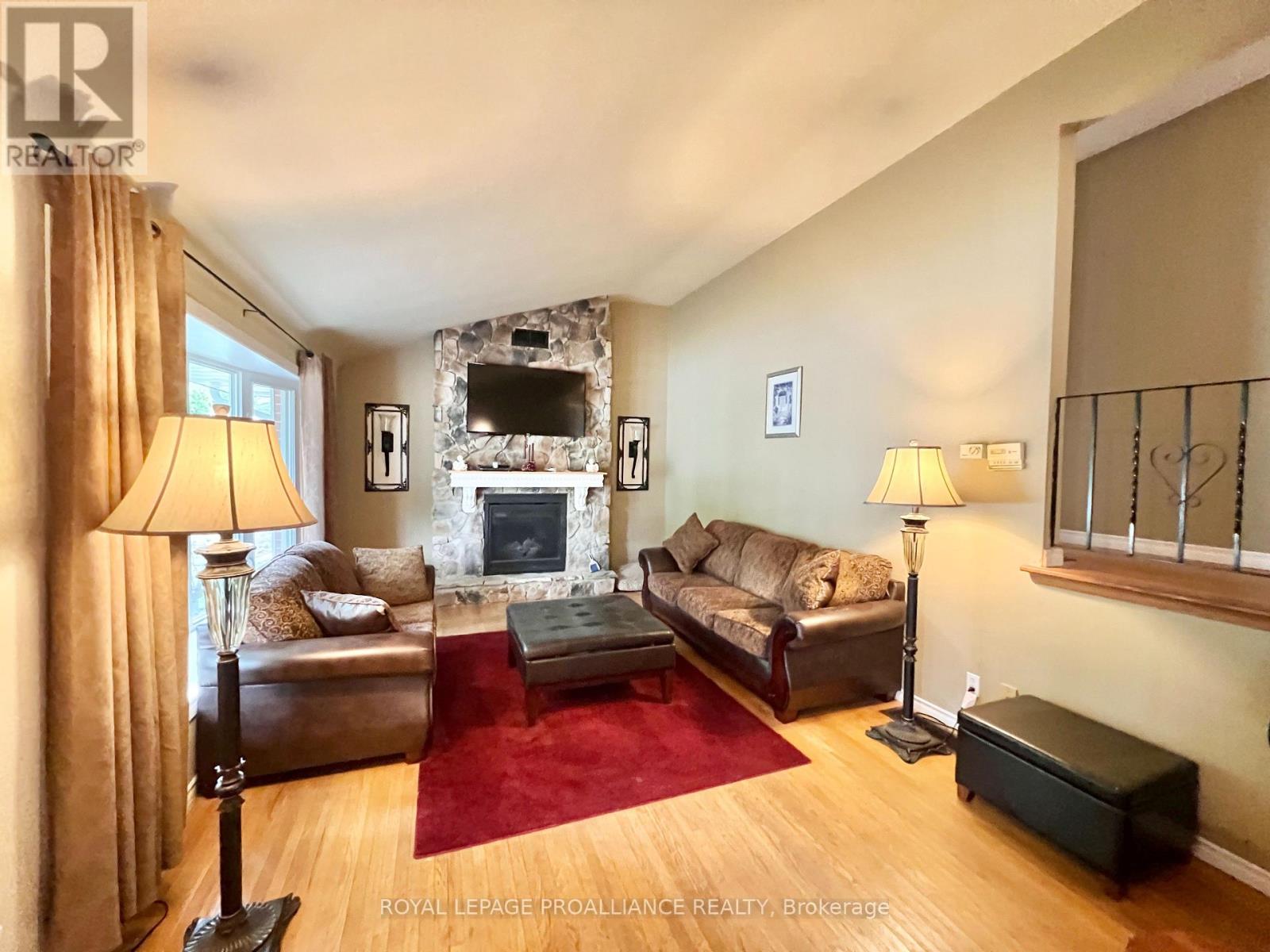 37 Bongard Crescent, Belleville, Ontario  K8P 2L4 - Photo 4 - X12353440