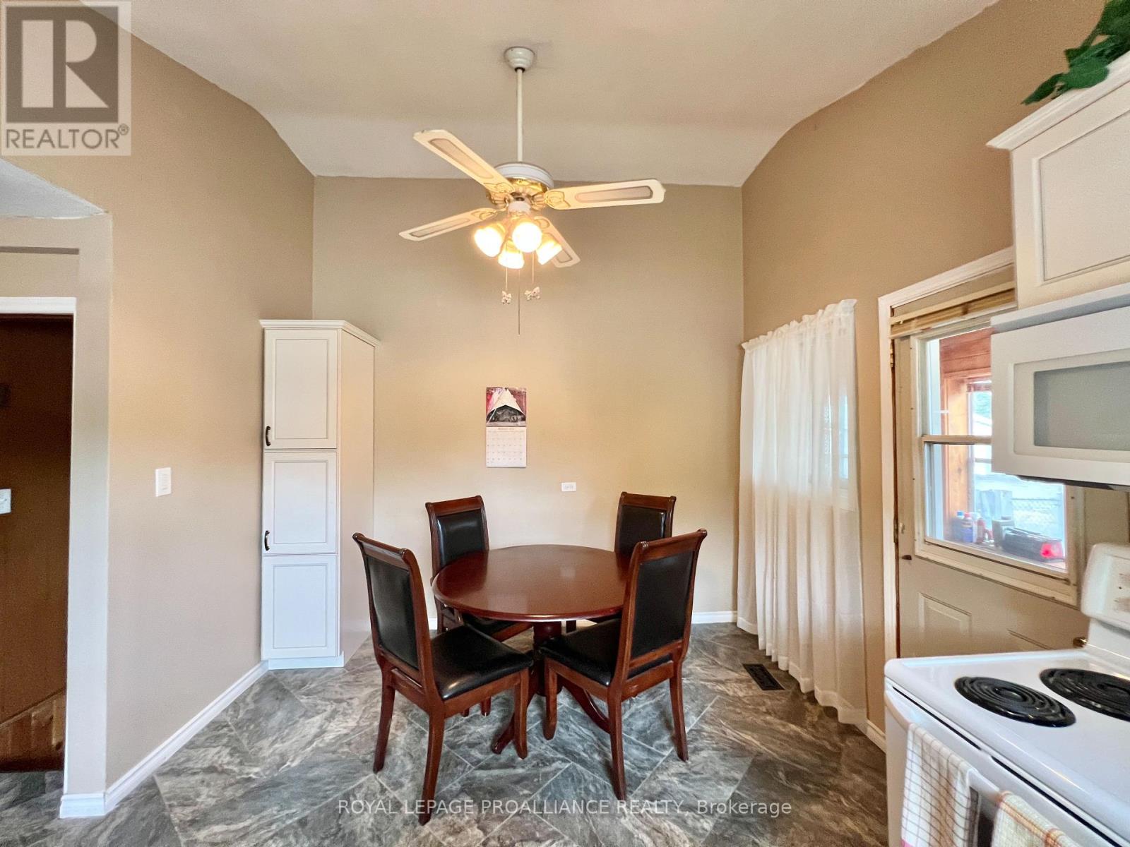 37 Bongard Crescent, Belleville, Ontario  K8P 2L4 - Photo 7 - X12353440