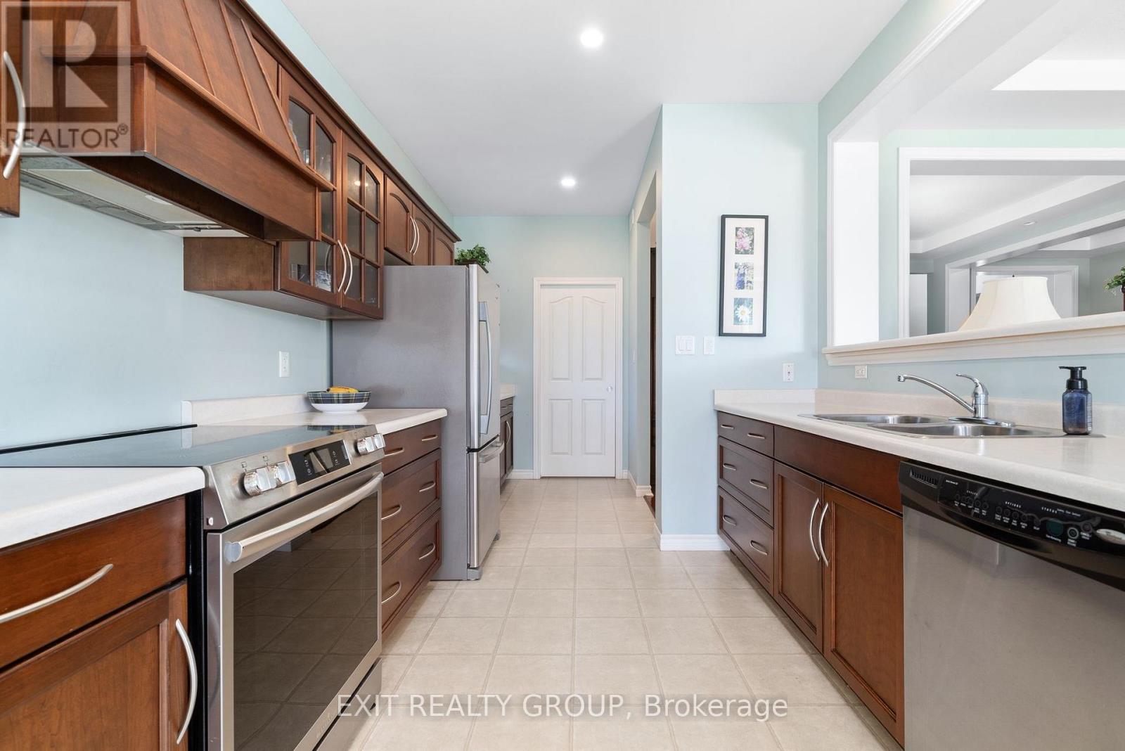 38 Aletha Drive, Prince Edward County, Ontario  K0K 3L0 - Photo 10 - X12354609