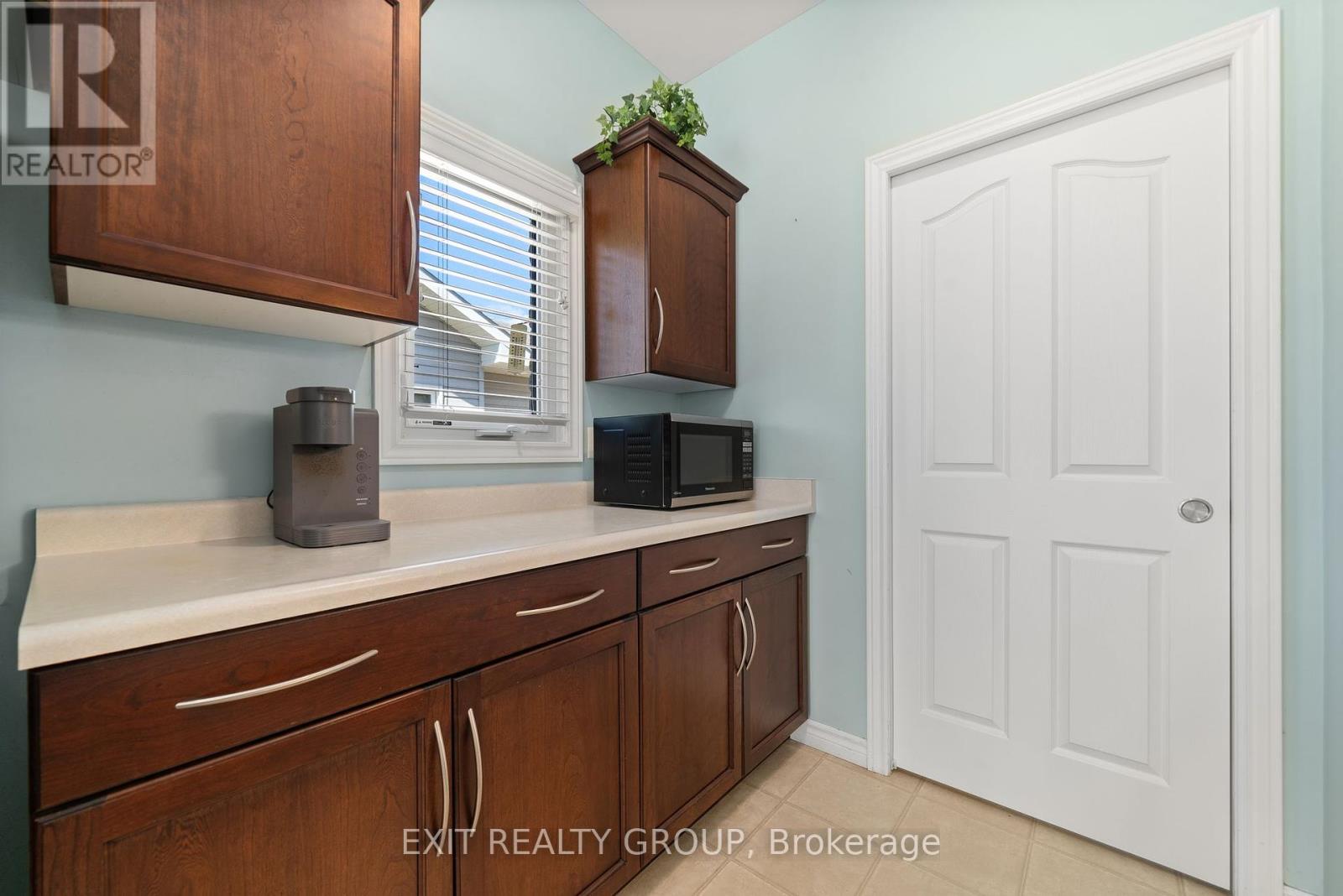 38 Aletha Drive, Prince Edward County, Ontario  K0K 3L0 - Photo 12 - X12354609