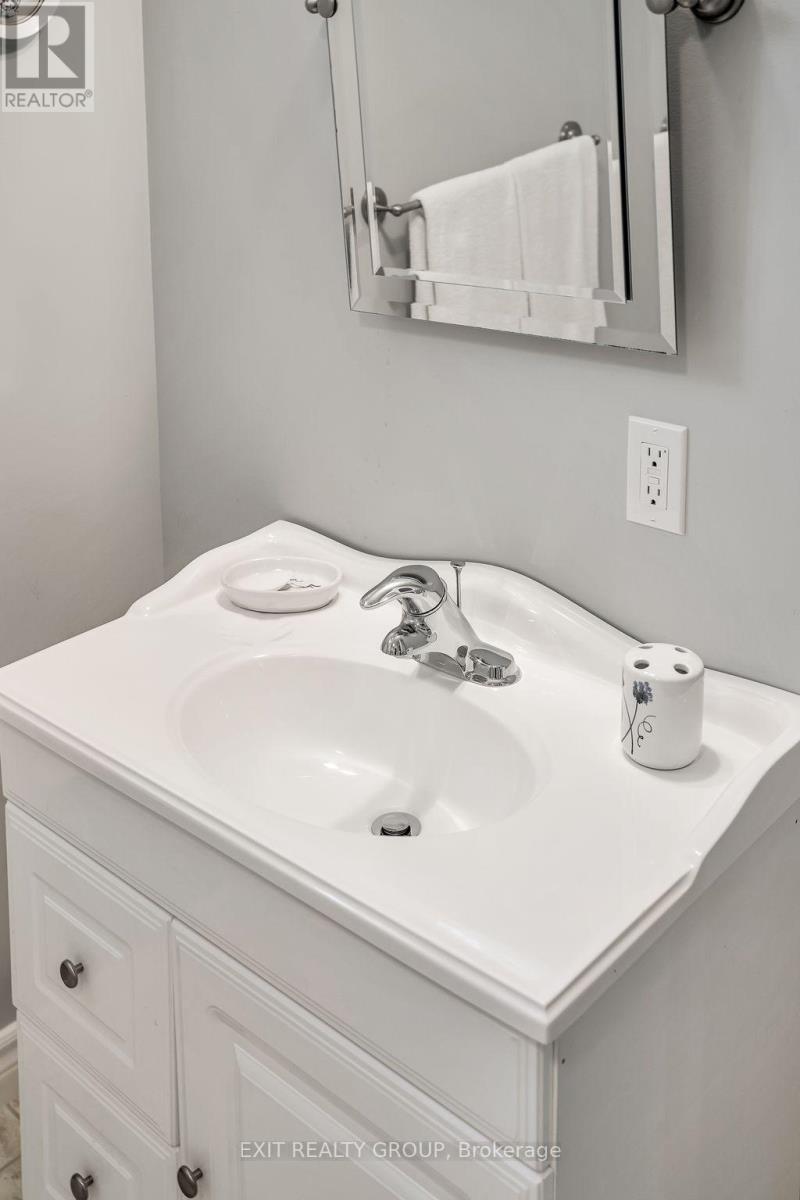 38 Aletha Drive, Prince Edward County, Ontario  K0K 3L0 - Photo 40 - X12354609