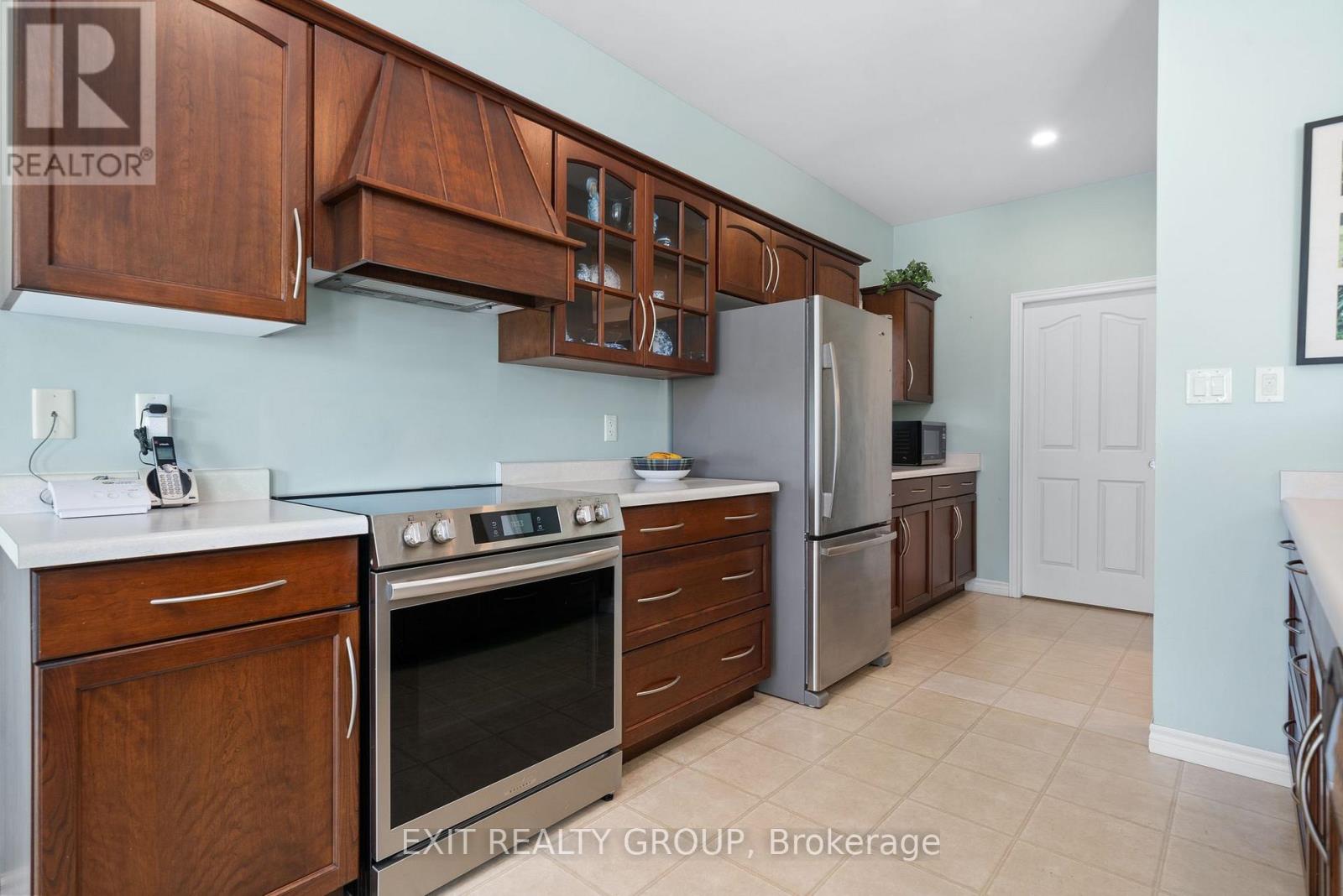 38 Aletha Drive, Prince Edward County, Ontario  K0K 3L0 - Photo 9 - X12354609