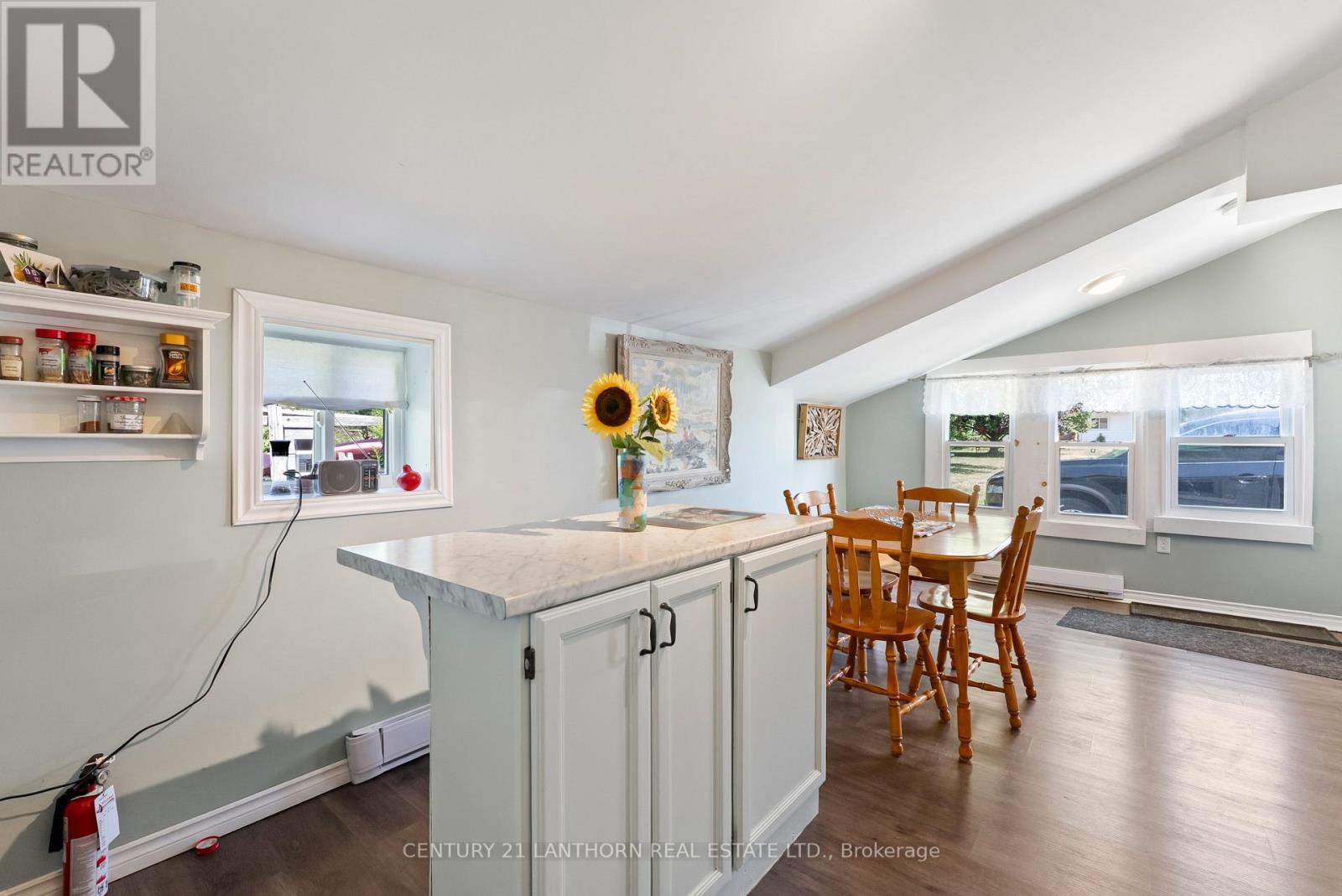 43 Stanley Street, Prince Edward County, Ontario  K0K 1G0 - Photo 11 - X12357200