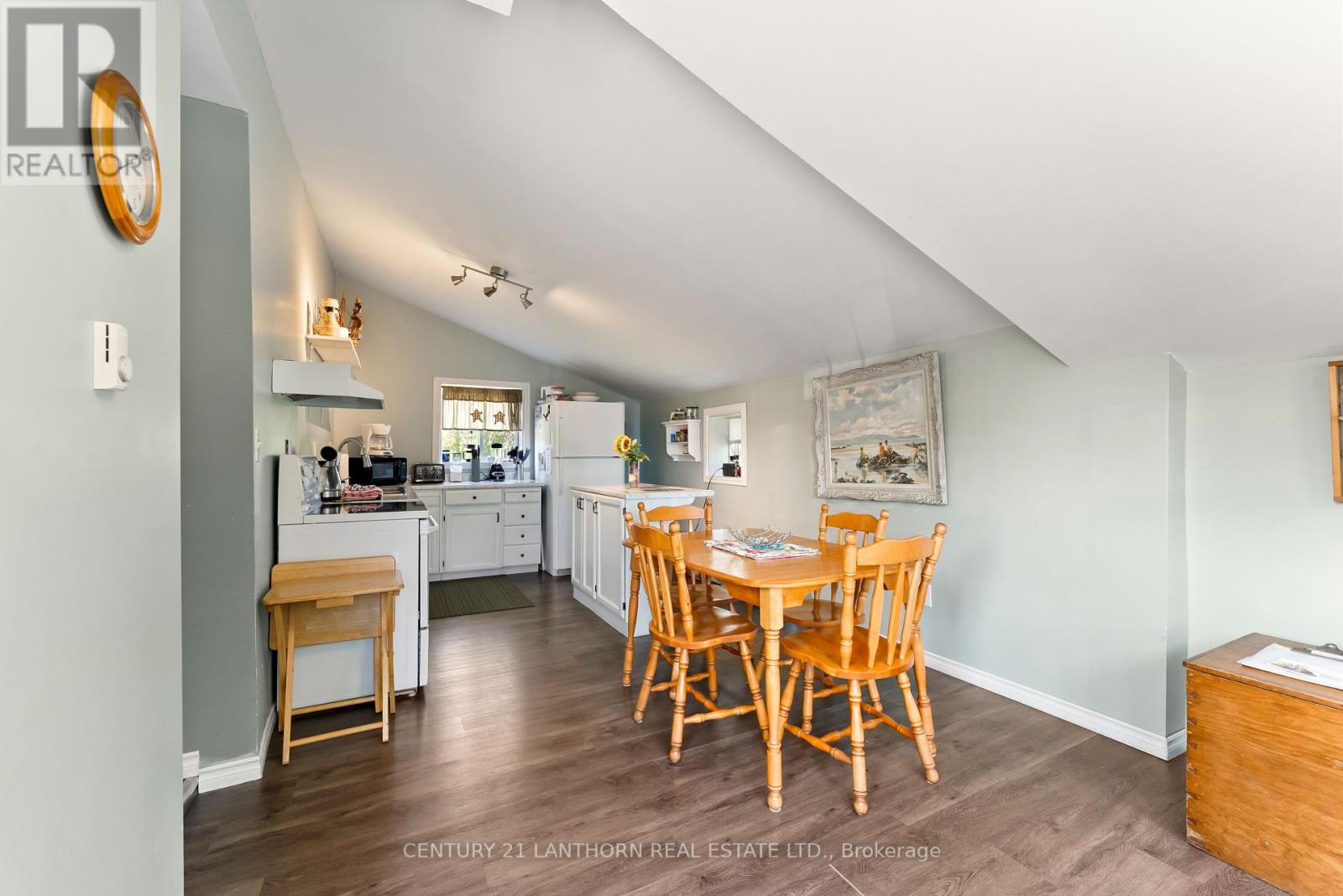 43 Stanley Street, Prince Edward County, Ontario  K0K 1G0 - Photo 7 - X12357200