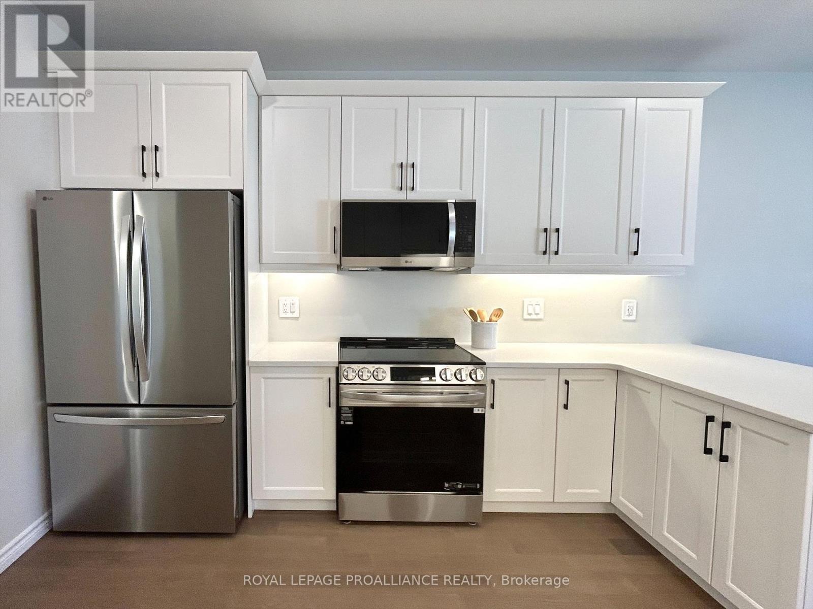 35 Athabaska Drive, Belleville, Ontario  K8N 0T1 - Photo 10 - X12357373