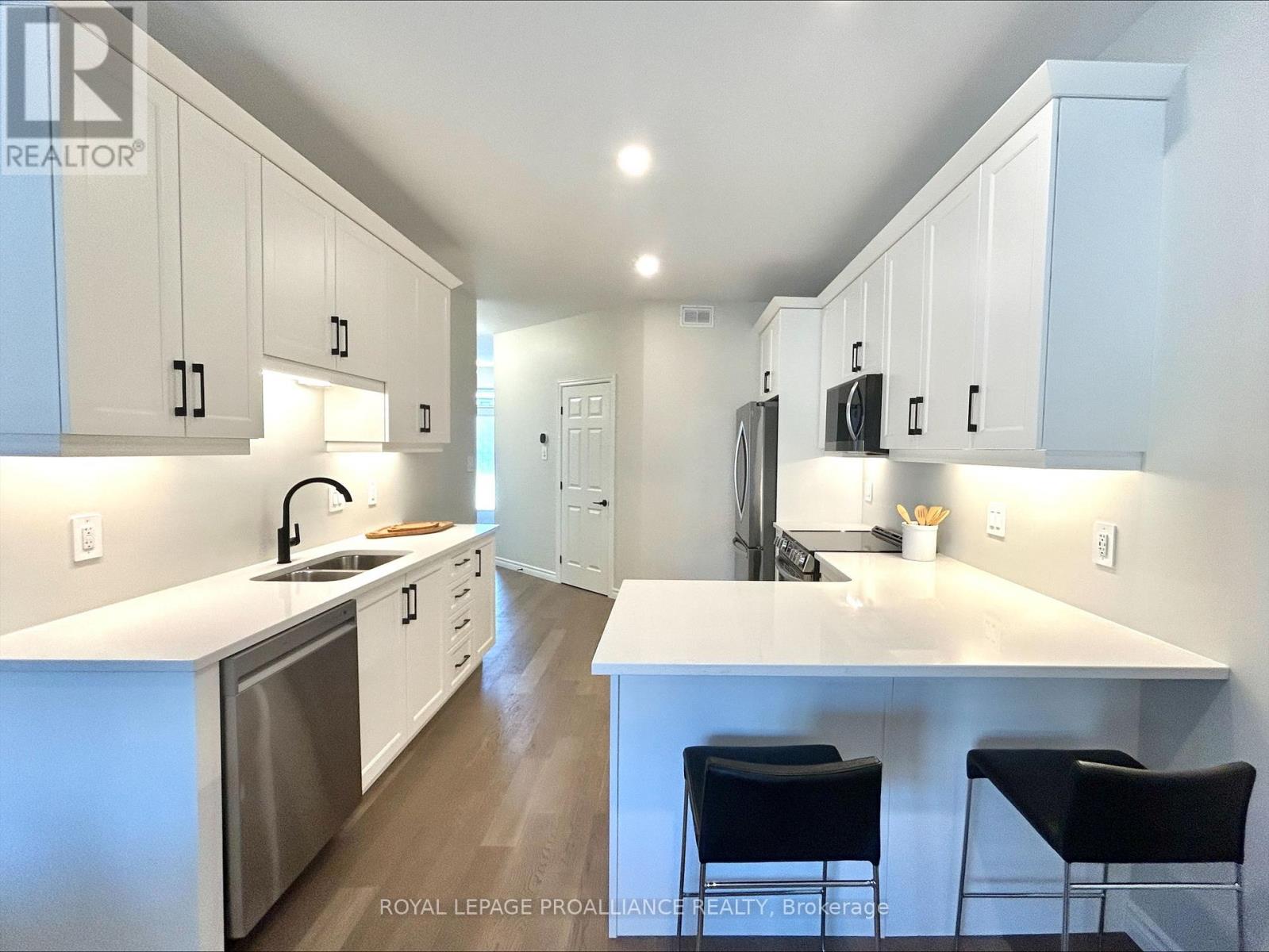 35 Athabaska Drive, Belleville, Ontario  K8N 0T1 - Photo 11 - X12357373