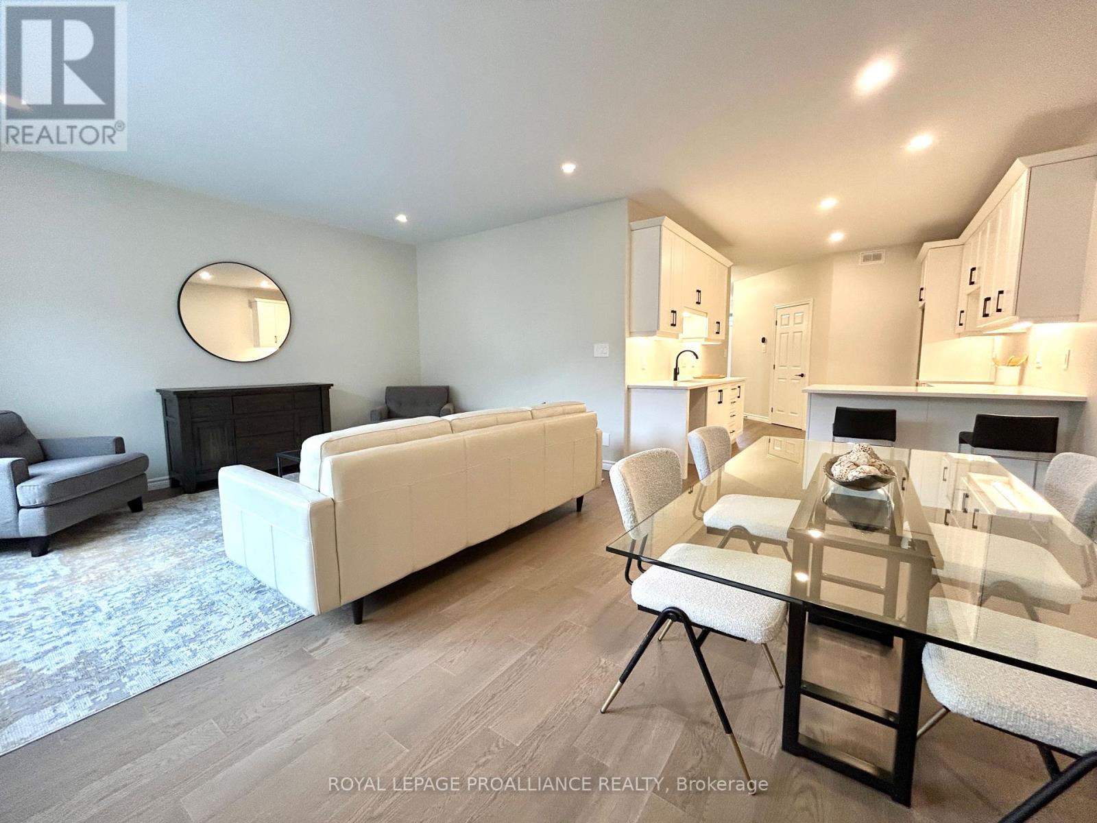 35 Athabaska Drive, Belleville, Ontario  K8N 0T1 - Photo 14 - X12357373