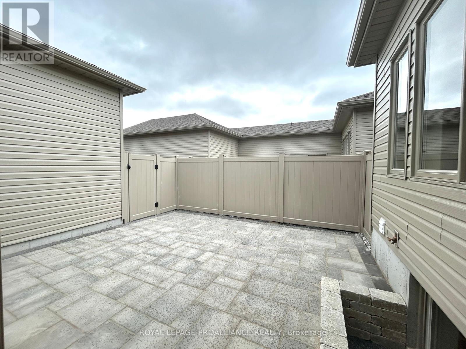 35 Athabaska Drive, Belleville, Ontario  K8N 0T1 - Photo 17 - X12357373
