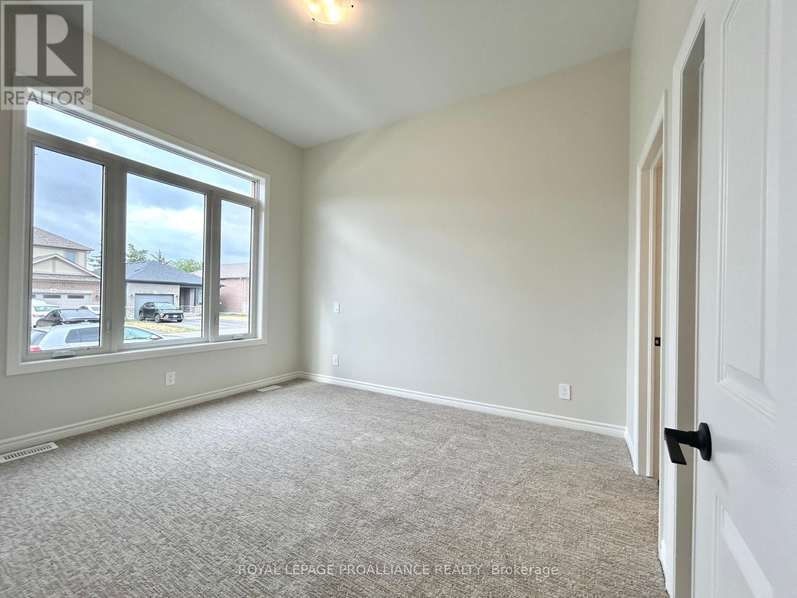 35 Athabaska Drive, Belleville, Ontario  K8N 0T1 - Photo 3 - X12357373