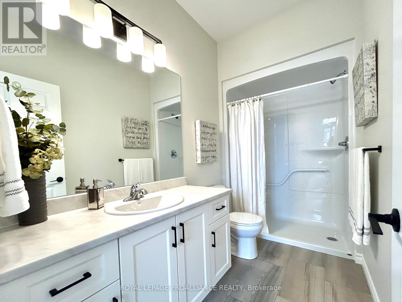 35 Athabaska Drive, Belleville, Ontario  K8N 0T1 - Photo 4 - X12357373