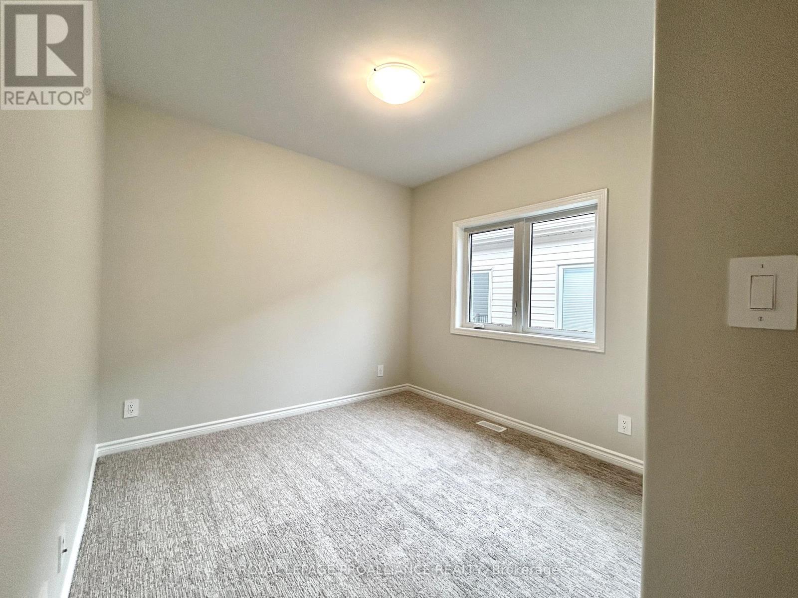 35 Athabaska Drive, Belleville, Ontario  K8N 0T1 - Photo 7 - X12357373