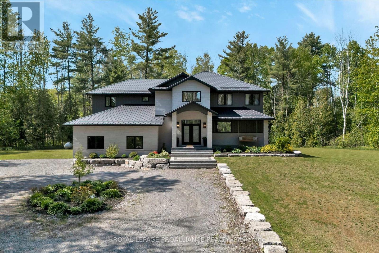 21514 LOYALIST PARKWAY, Prince Edward County, Ontario