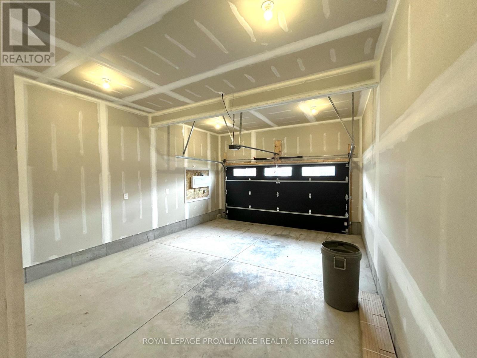 16 Peace River Street, Belleville, Ontario  K8N 0V6 - Photo 11 - X12360153