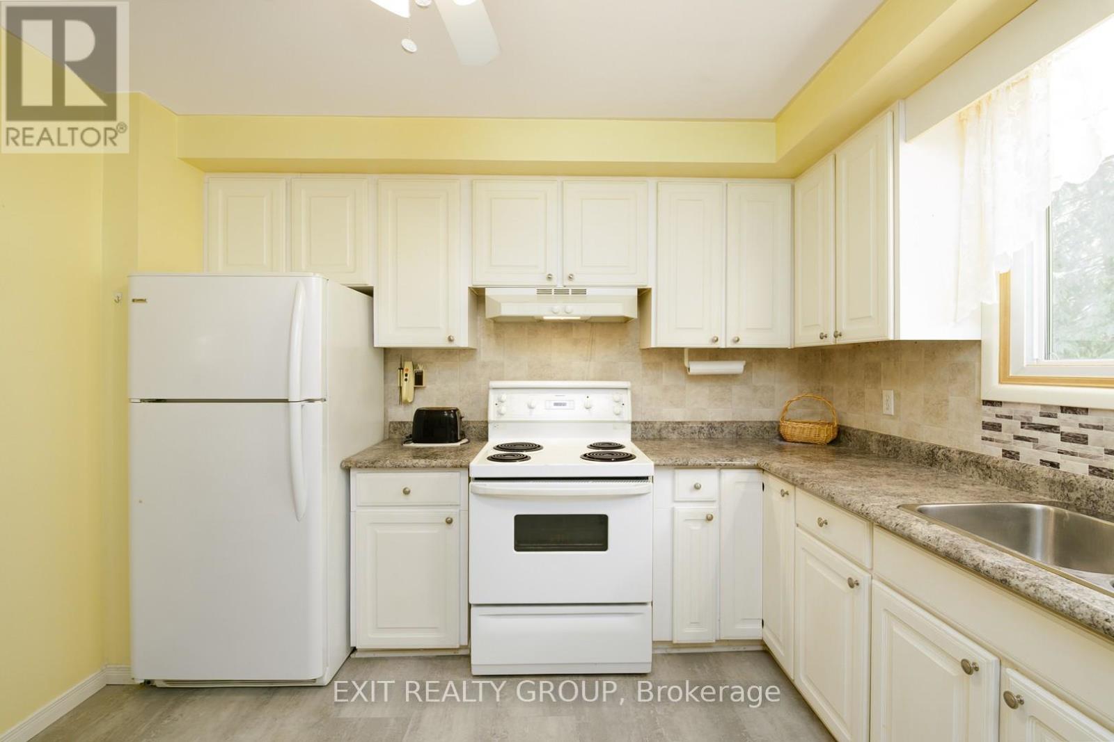 31 Lexington Crescent, Belleville, Ontario  K8P 4L2 - Photo 10 - X12362002