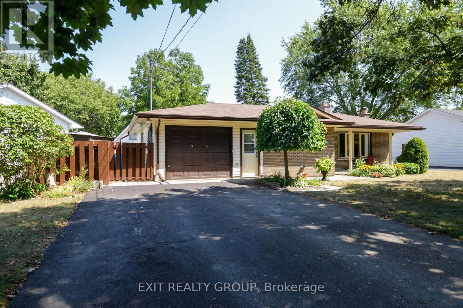31 Lexington Crescent, Belleville, Ontario  K8P 4L2 - Photo 2 - X12362002