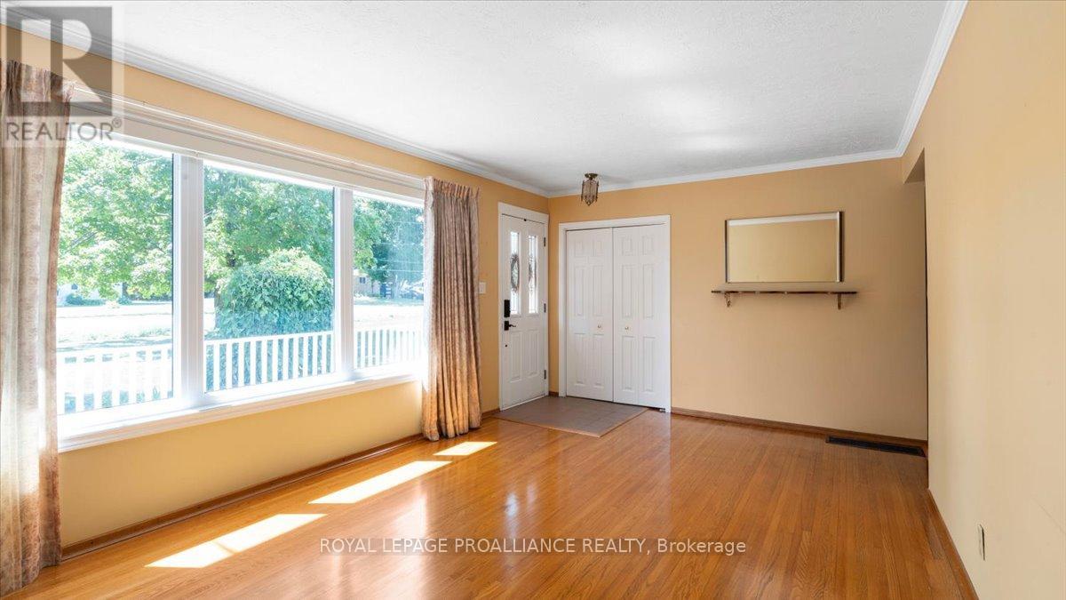 89 Point Anne Road, Belleville, Ontario  K8N 4Z4 - Photo 4 - X12363076