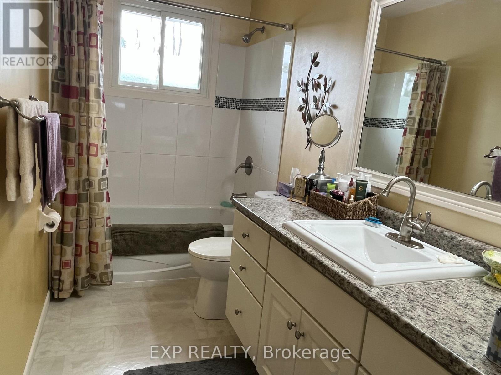 14 Dixie Place, Belleville, Ontario  K8P 5A9 - Photo 12 - X12363997