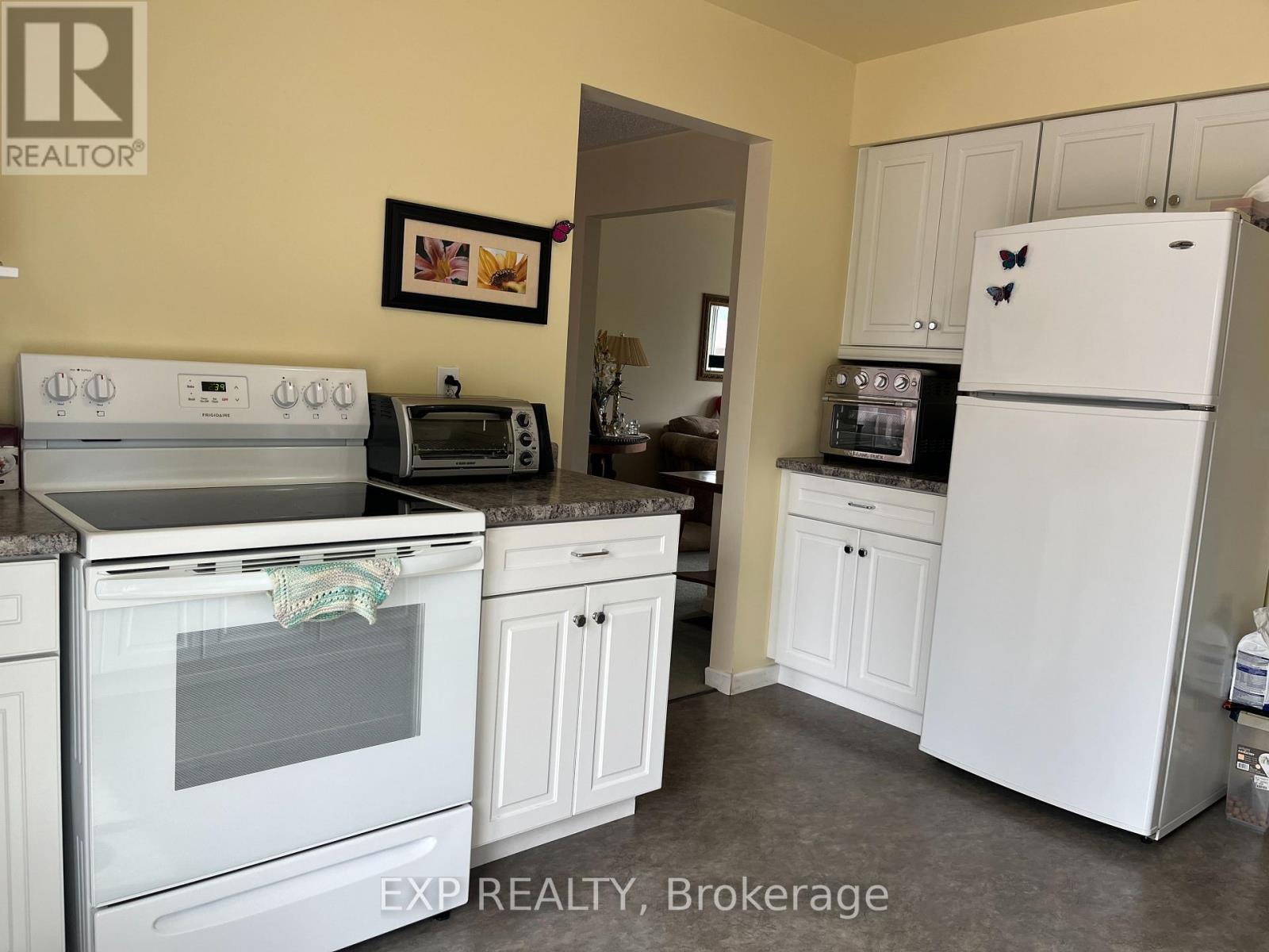 14 Dixie Place, Belleville, Ontario  K8P 5A9 - Photo 7 - X12363997