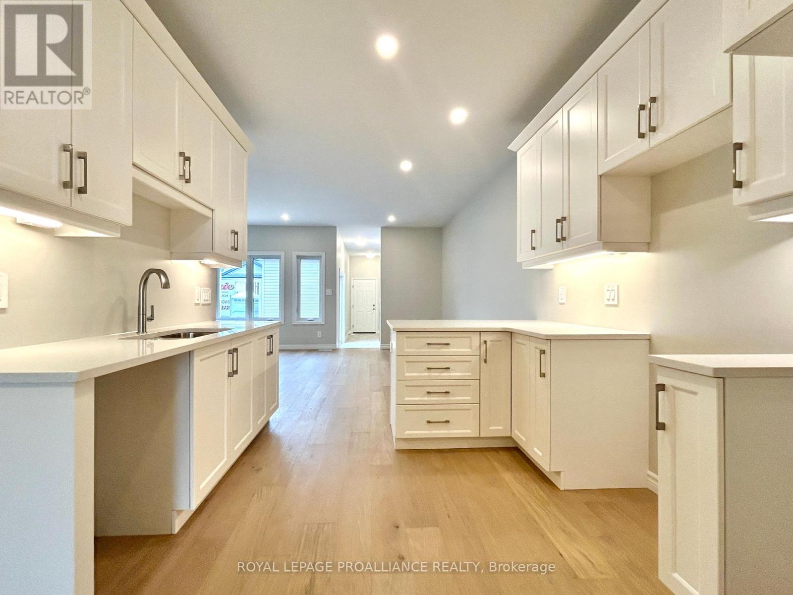 29 Athabaska Drive, Belleville, Ontario  K8N 0T1 - Photo 11 - X12364881