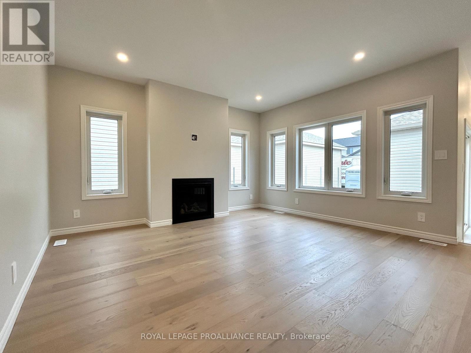 29 Athabaska Drive, Belleville, Ontario  K8N 0T1 - Photo 14 - X12364881