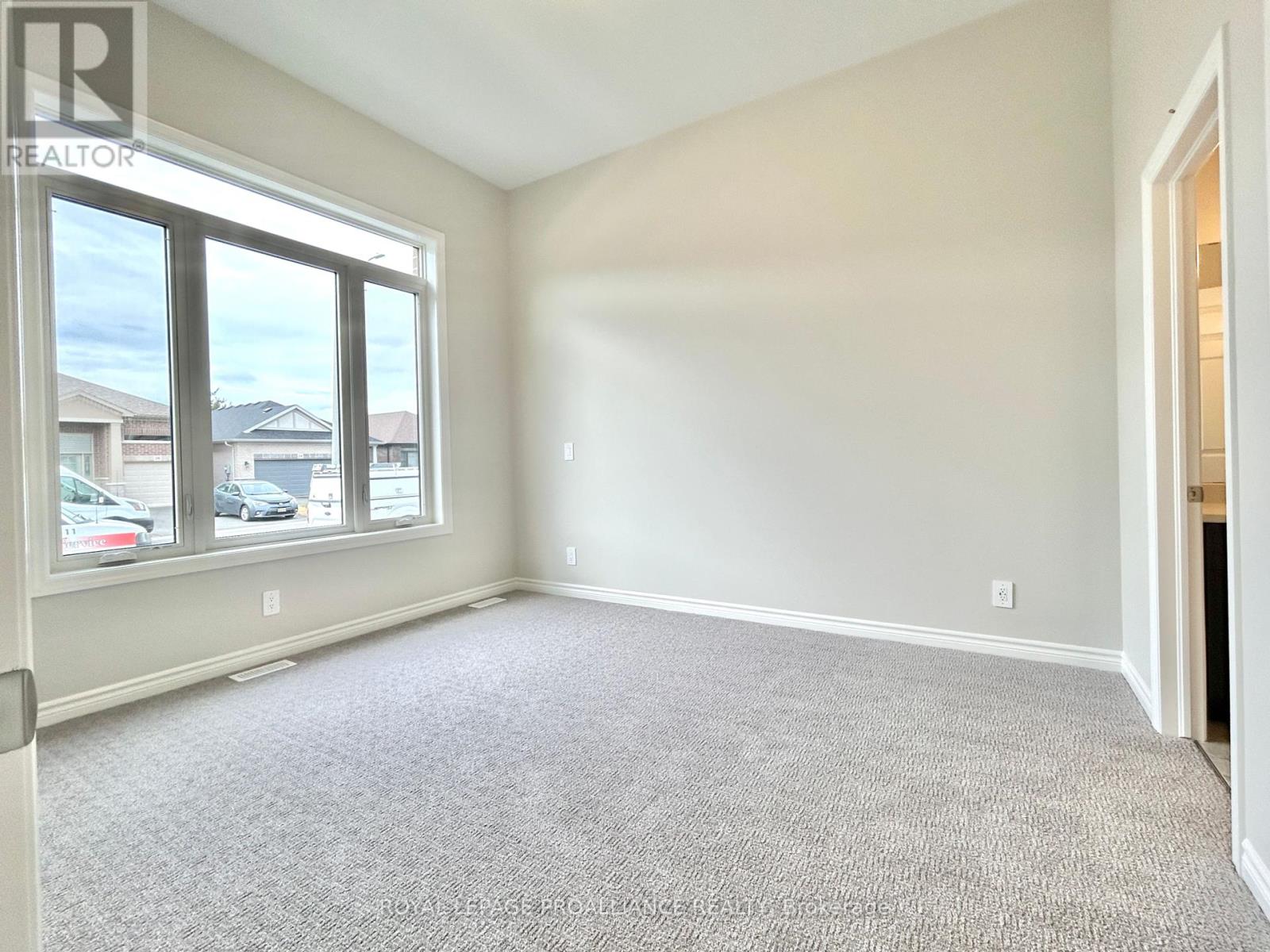 29 Athabaska Drive, Belleville, Ontario  K8N 0T1 - Photo 5 - X12364881