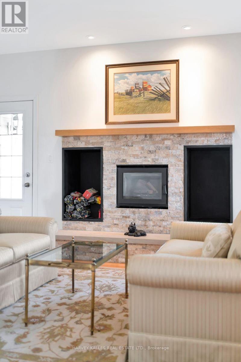 45 Maplehurst Crescent, Prince Edward County, Ontario  K0K 3L0 - Photo 13 - X12368862