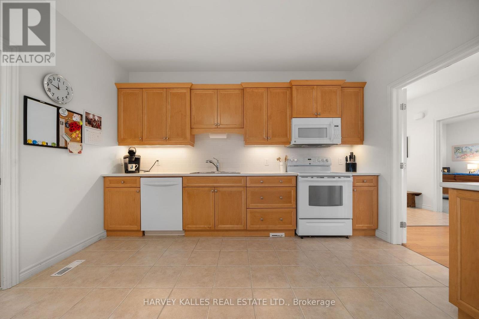45 Maplehurst Crescent, Prince Edward County, Ontario  K0K 3L0 - Photo 6 - X12368862
