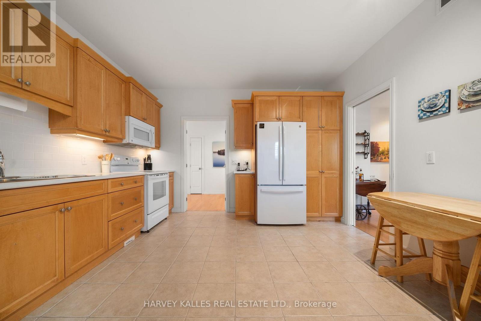 45 Maplehurst Crescent, Prince Edward County, Ontario  K0K 3L0 - Photo 7 - X12368862