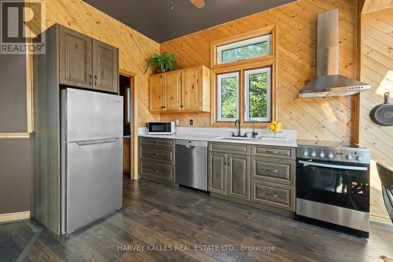 13667 Loyalist Parkway, Prince Edward County, Ontario  K0K 2T0 - Photo 37 - X12369439