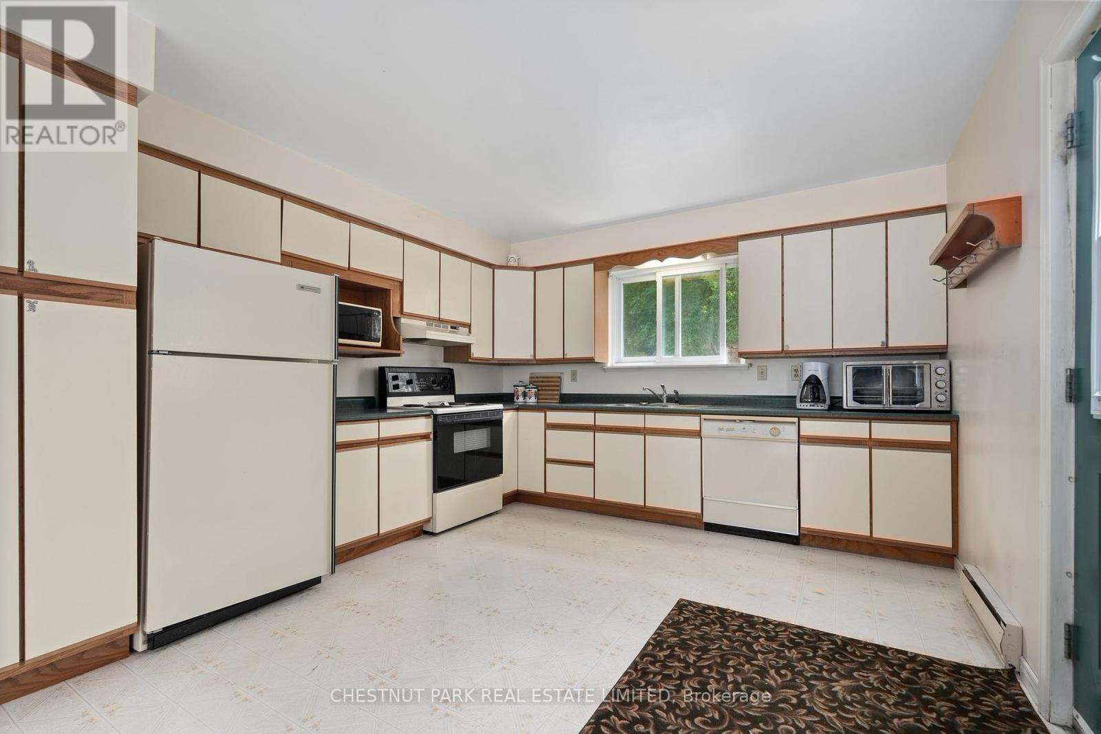 84-88 Munroe Lane, Prince Edward County, Ontario  K0K 2T0 - Photo 18 - X12369647