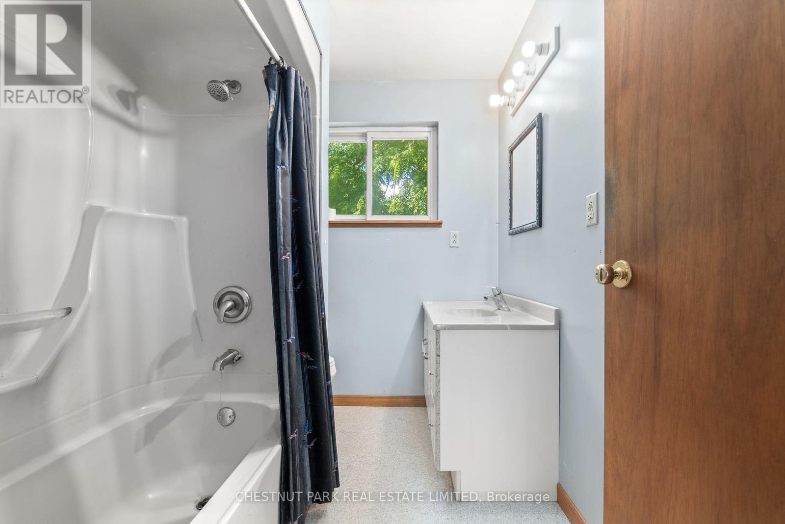 84-88 Munroe Lane, Prince Edward County, Ontario  K0K 2T0 - Photo 38 - X12369647