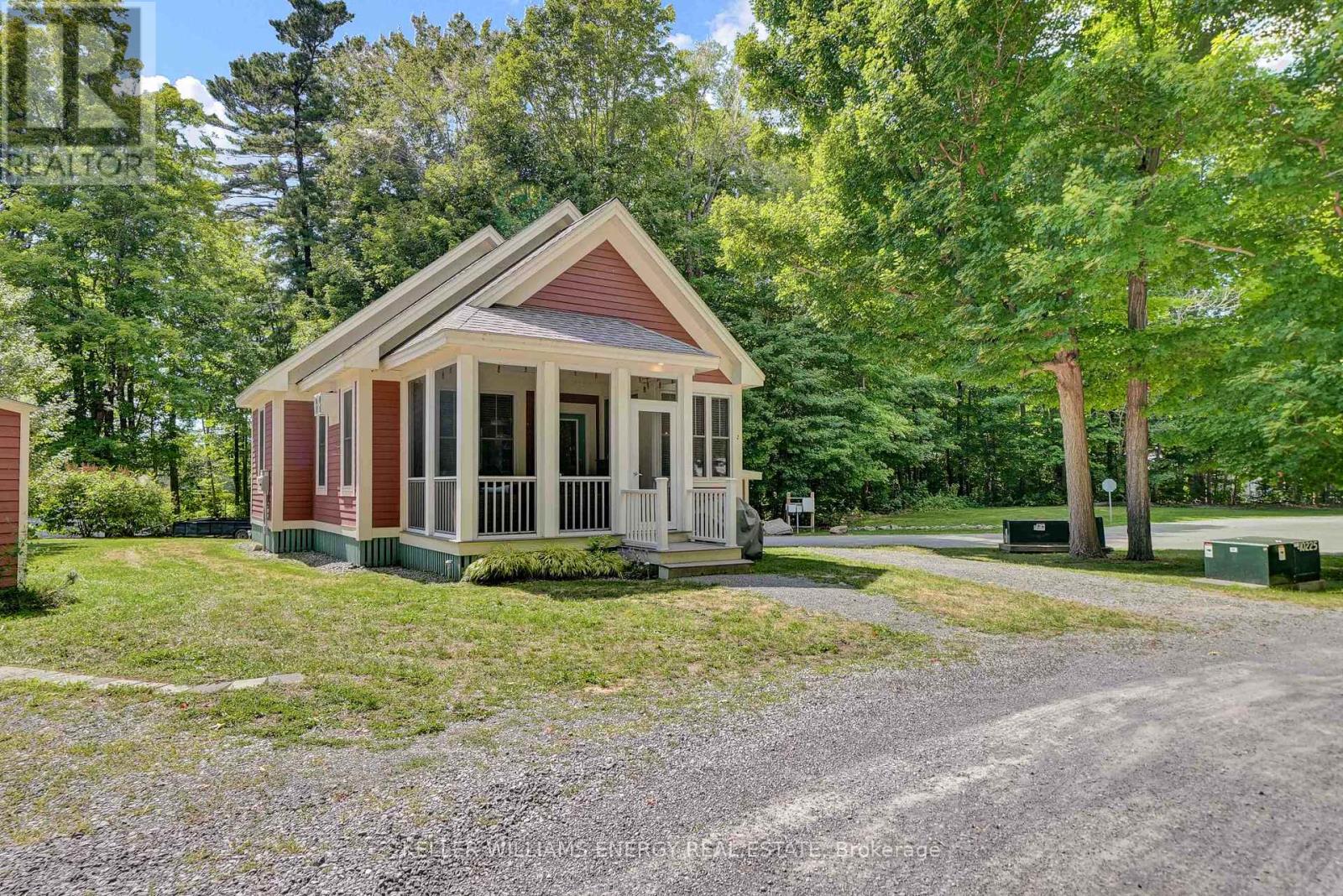 2 PINE FOREST LANE, Prince Edward County, Ontario