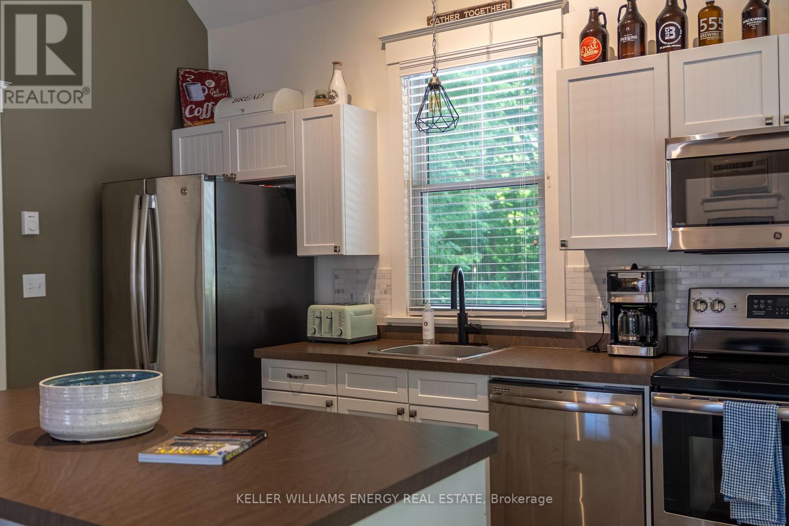2 Pine Forest Lane, Prince Edward County, Ontario  K0K 1P0 - Photo 6 - X12369974