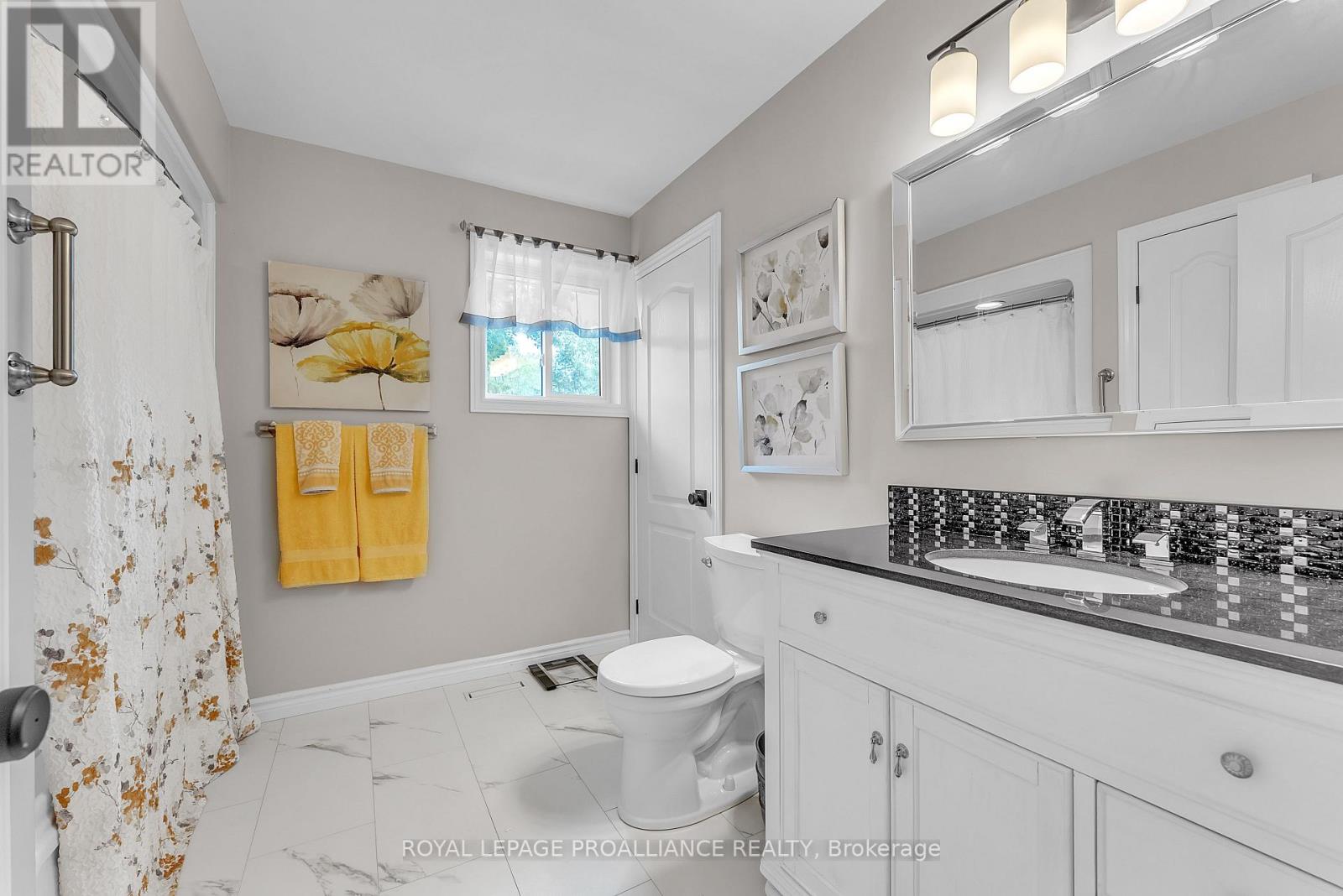 21859 Loyalist Parkway, Quinte West, Ontario  K0K 1L0 - Photo 32 - X12370086
